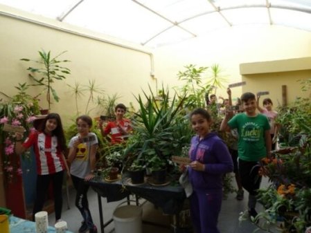 El C.E.I.P. FUENTES BLANCAS RECICLA Y CREA NATURALEZA-RVRB