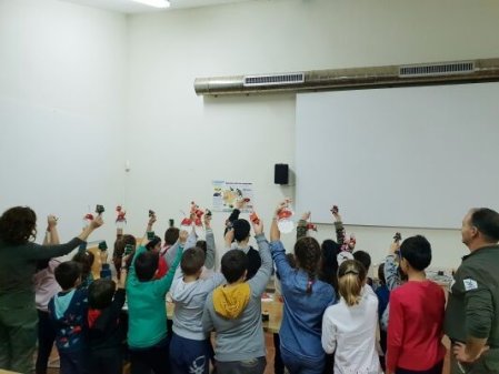 Taller de Adornos Navideños Reciclados para Niños 2018