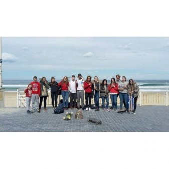 Concienciación y limpiezas de la playa de la Zurriola