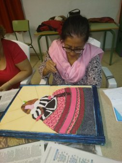 Talleres semanales de expresión creativa.