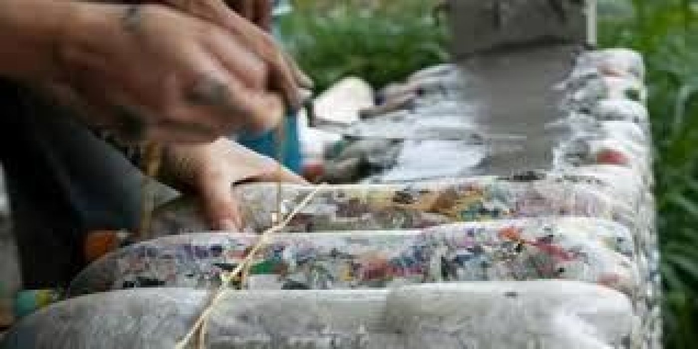 AYÚDANOS A CREAR ECOLADRILLOS DE PLÁSTICO 
