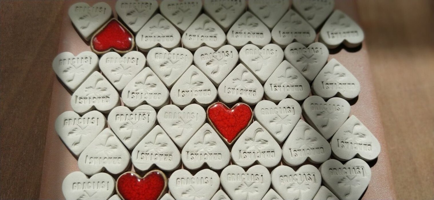 ARTESANÍA SOLIDARIA. TE REGALO UN CORAZÓN
