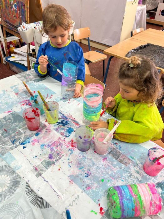 Huerto y aulas de la naturaleza mediante prácticas de Ecoarte Colefio de Educación Infantil "Río Ebr