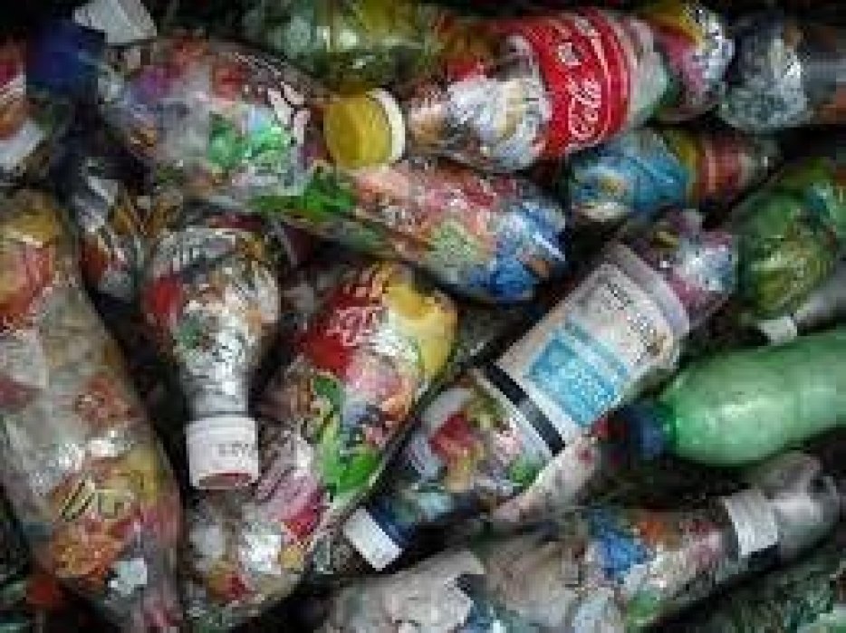 AYÚDANOS A CREAR ECOLADRILLOS DE PLÁSTICO 