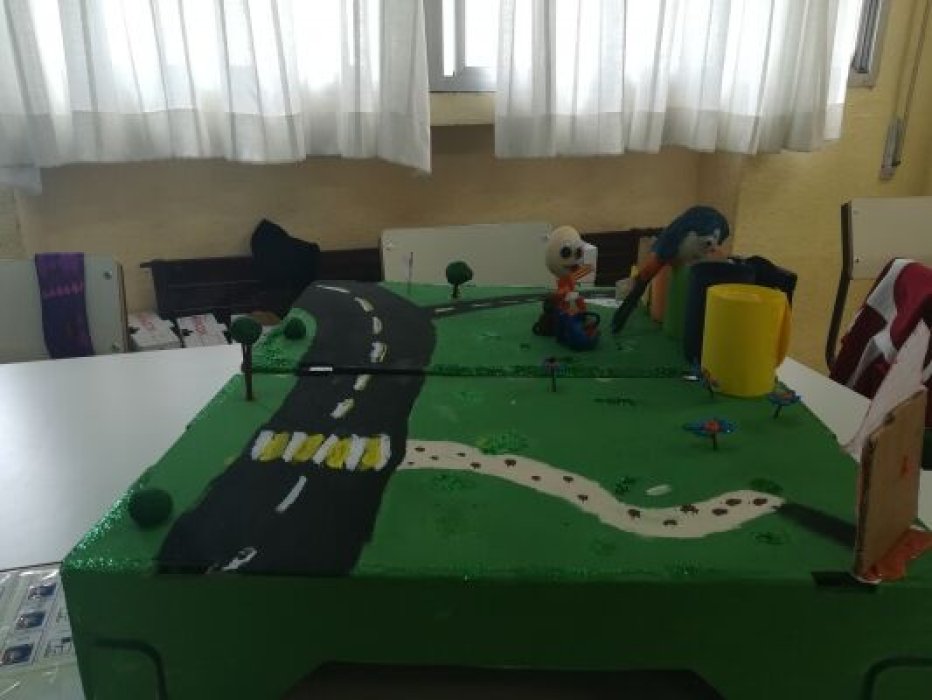 Maqueta del reciclaje de vidrio