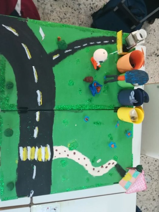 Maqueta del reciclaje de vidrio