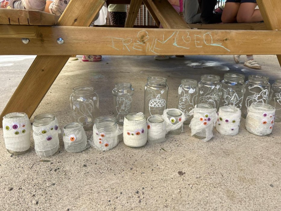 Huerto y aulas de la naturaleza mediante prácticas de Ecoarte Colefio de Educación Infantil "Río Ebr