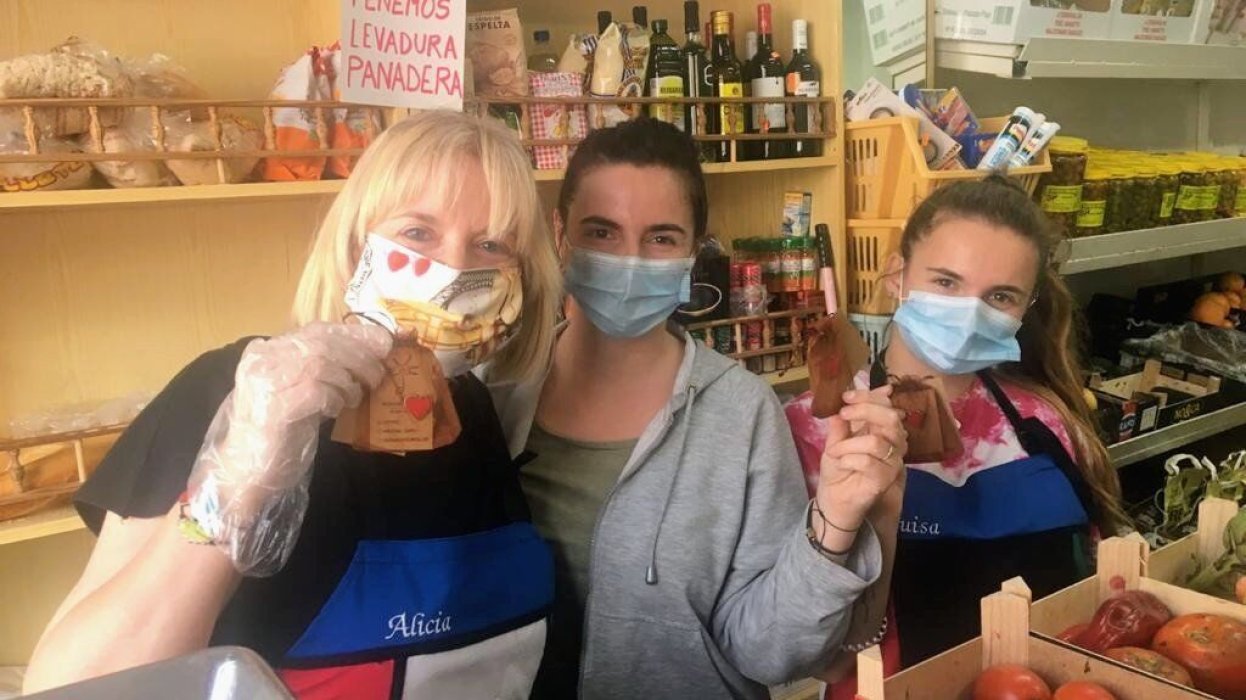 ARTESANÍA SOLIDARIA. TE REGALO UN CORAZÓN