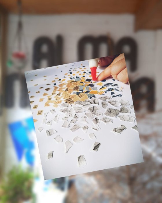 Mini escuela de arte con material reciclado