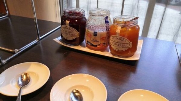 Desayuno buffet sostenible en Hotel Jardines de Uleta Suites